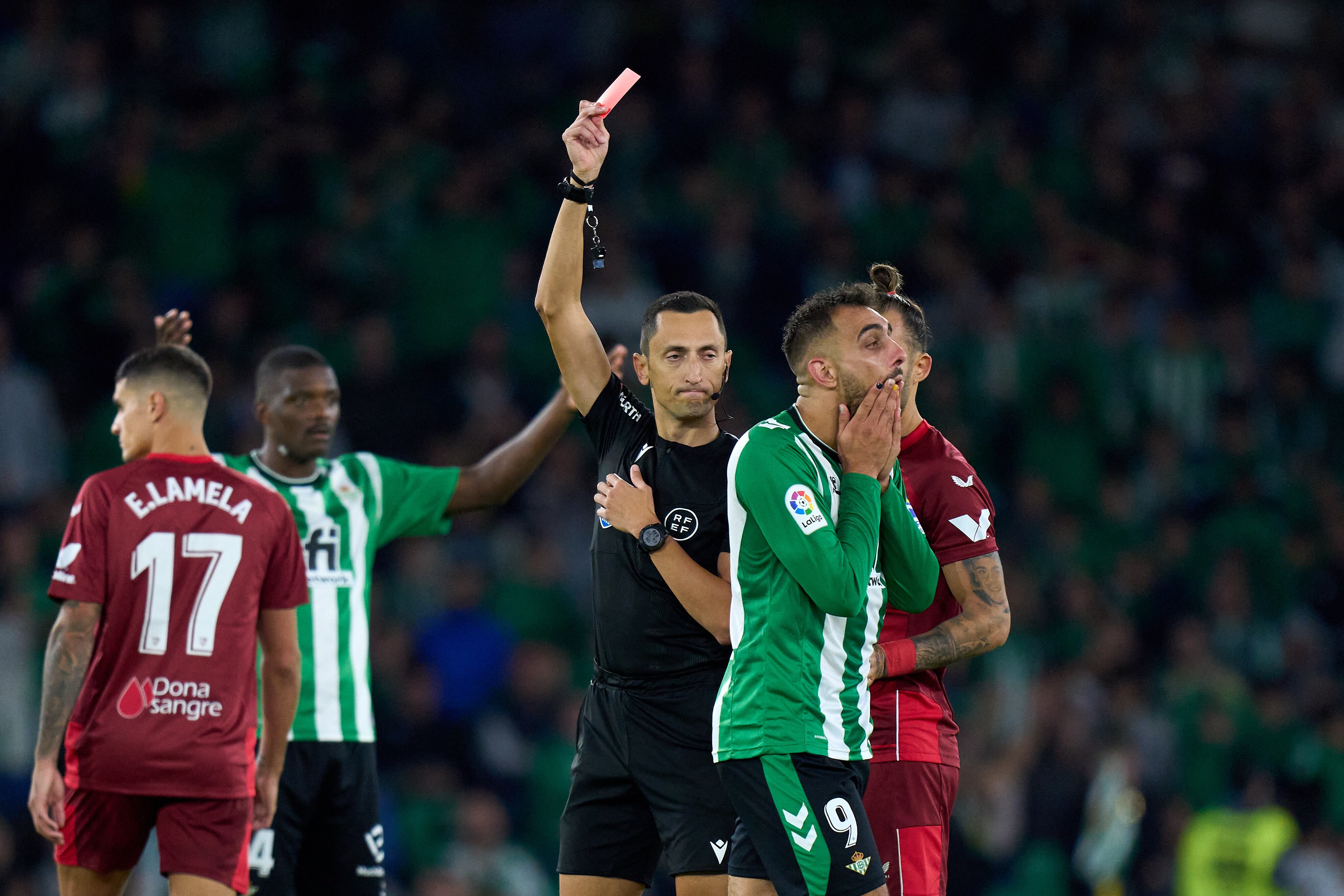 SEVILLE, SPAIN - NOVEMBER 06: Referee Jose Maria Sanchez Martinez shows a red card to Borja Iglesias of Real Betis  during the LaLiga Santander match between Real Betis and Sevilla FC at Estadio Benito Villamarin on November 06, 2022 in Seville, Spain. (Photo by Angel Martinez/Getty Images)