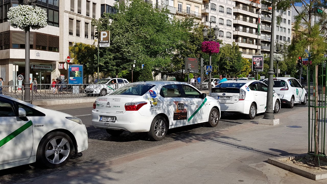 Imágenes de archivo de taxis en Granada