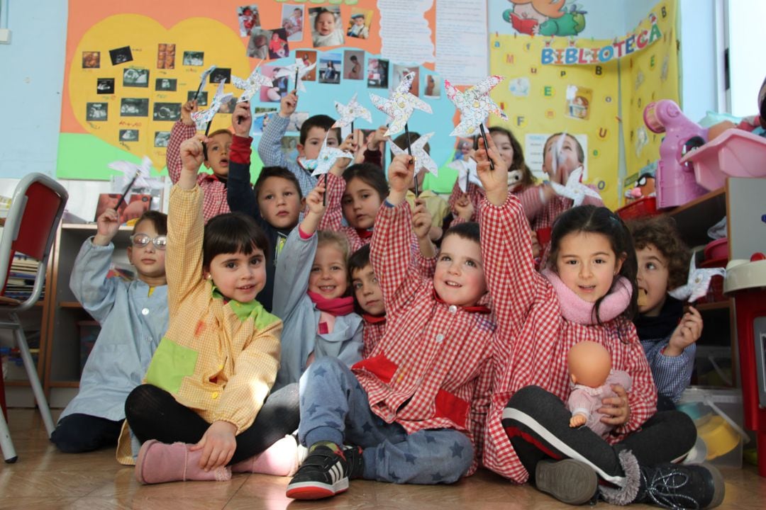Simpática imagen de los más pequeños alumnos del colegio Carmelites Vedruna
