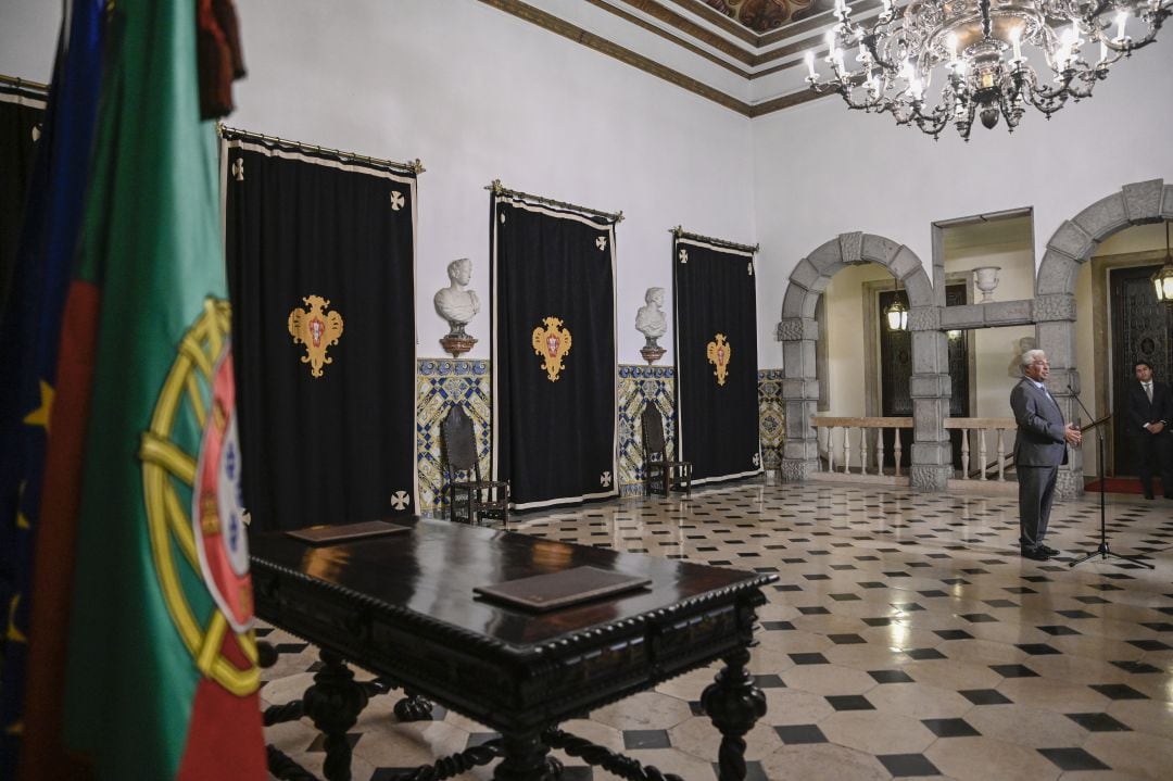 António Costa en el palacio presidencial tras despachar con el presidente de la República portuguesa dos días después de su victoria electoral.