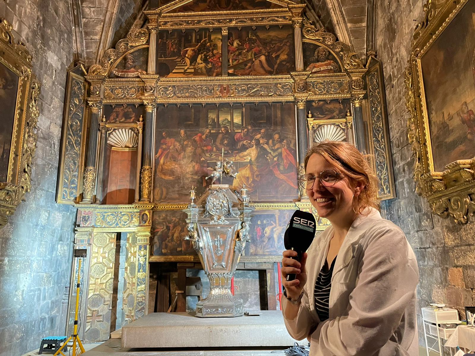 Laia Roca, restauradora del retaule del Corpus Christi de la Catedral de Girona