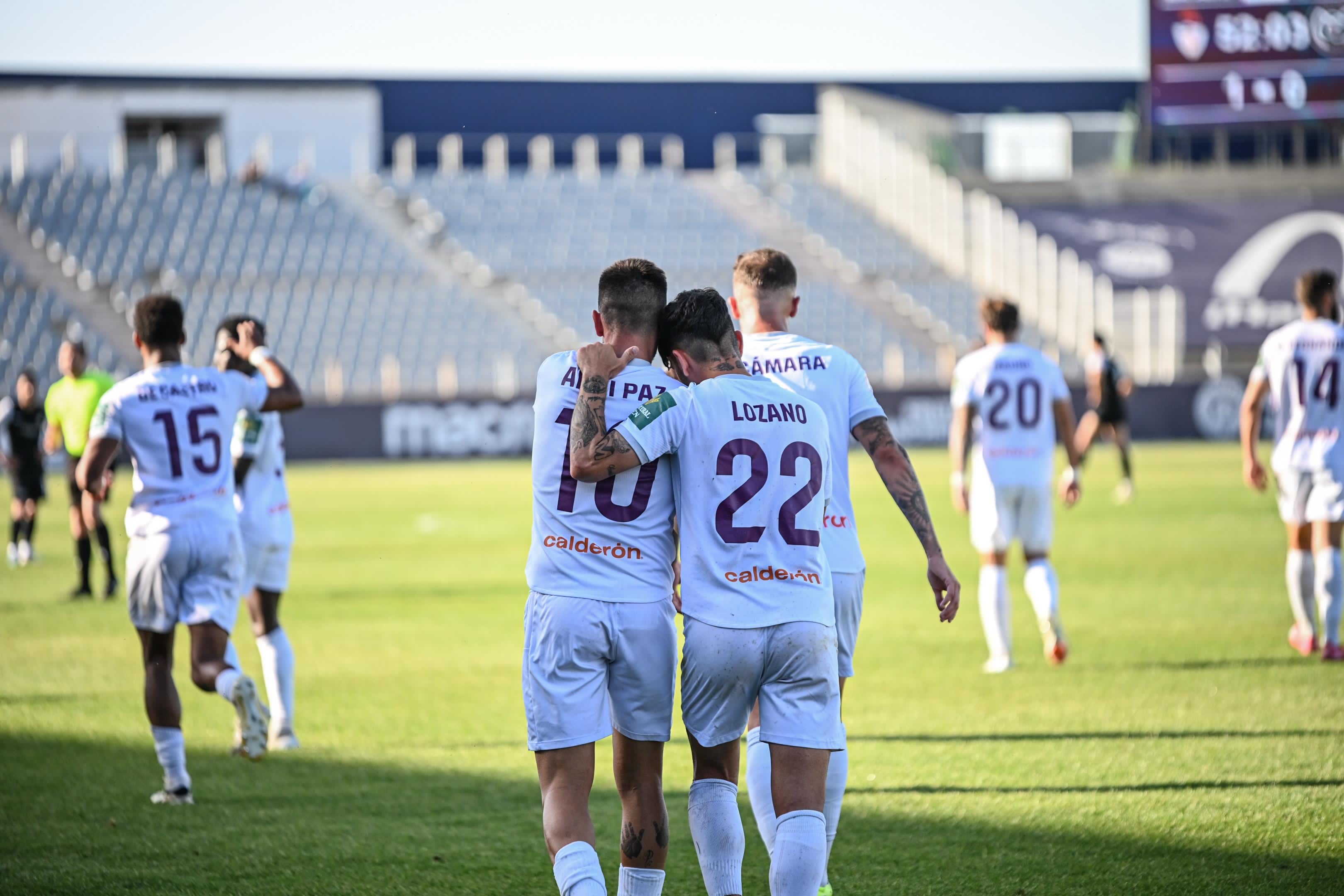 Los jugadores del Real Jaén celebran el tanto de la victoria ante el Málaga City.