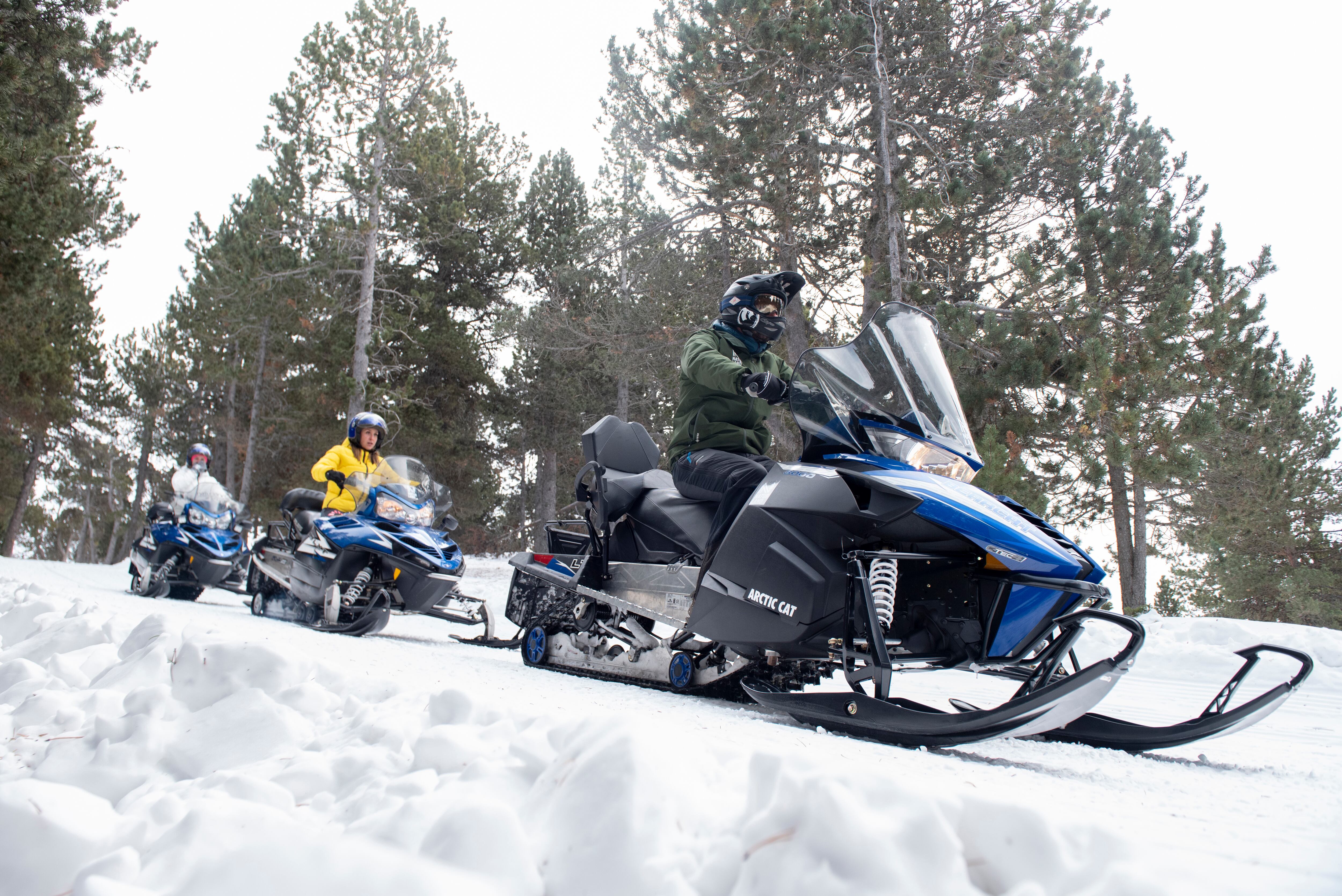 Una de les activitats que més ha funcionat són les excursions en moto de neu