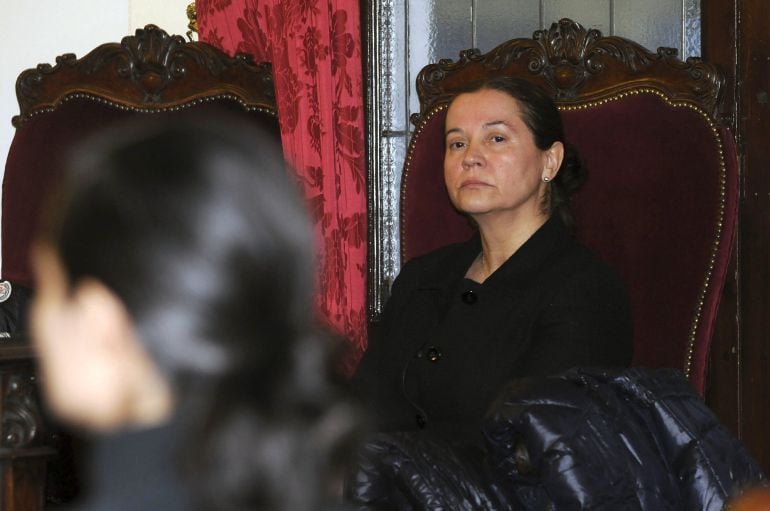 Monserrat González, autora confesa del crimen de la presidenta de la Diputación, Isabel Carrasco, durante la declaración de su hija Triana Martínez, en la segunda jornada del juicio que se celebra hoy en la Audiencia de León. 