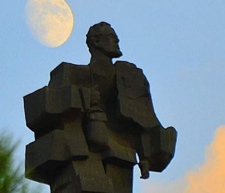 Primer plano del Monumento al Minero