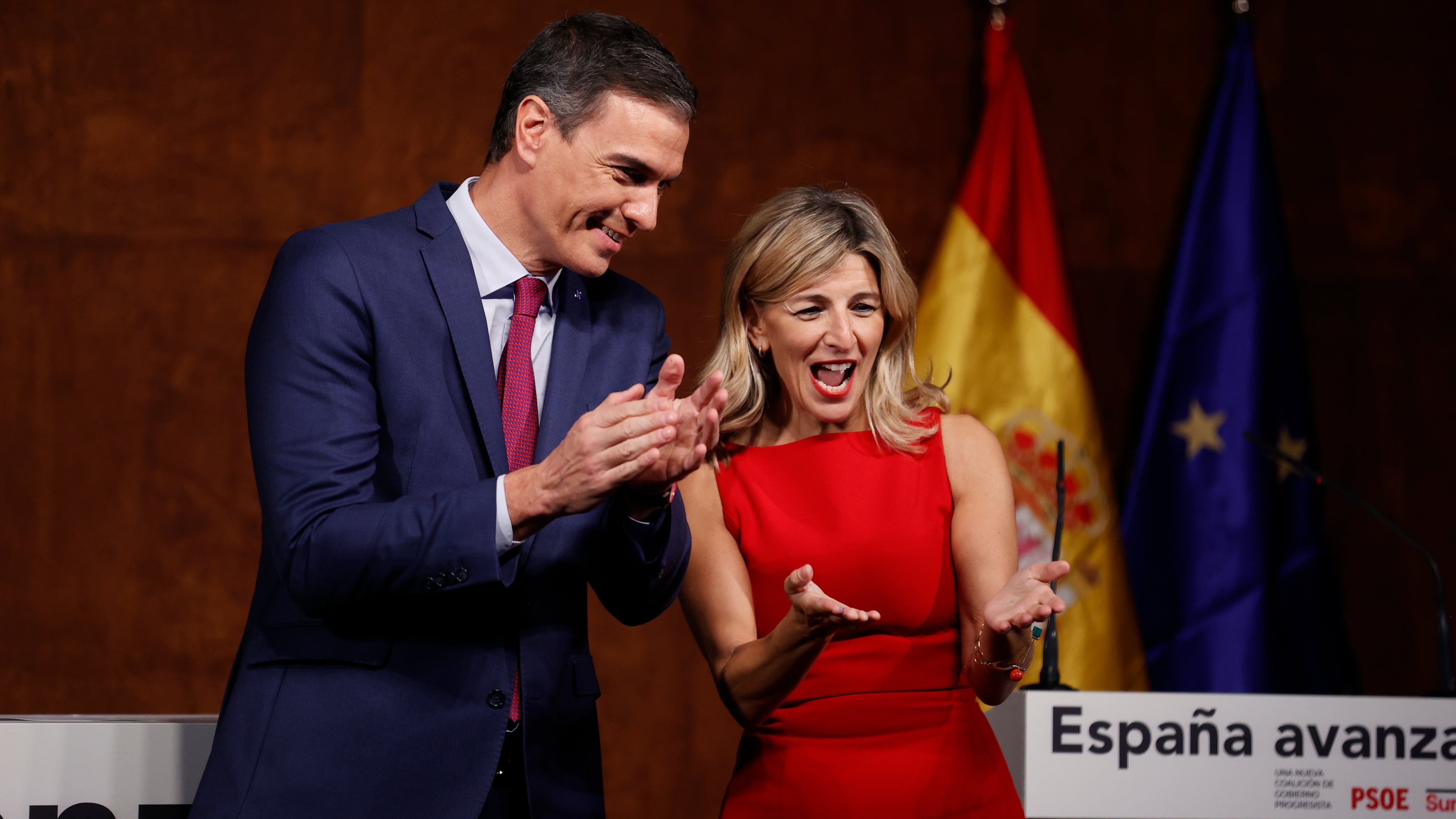 La líder de Sumar y ministra de Trabajo, Yolanda Díaz y el presidente del Gobierno y líder del PSOE, Pedro Sánchez