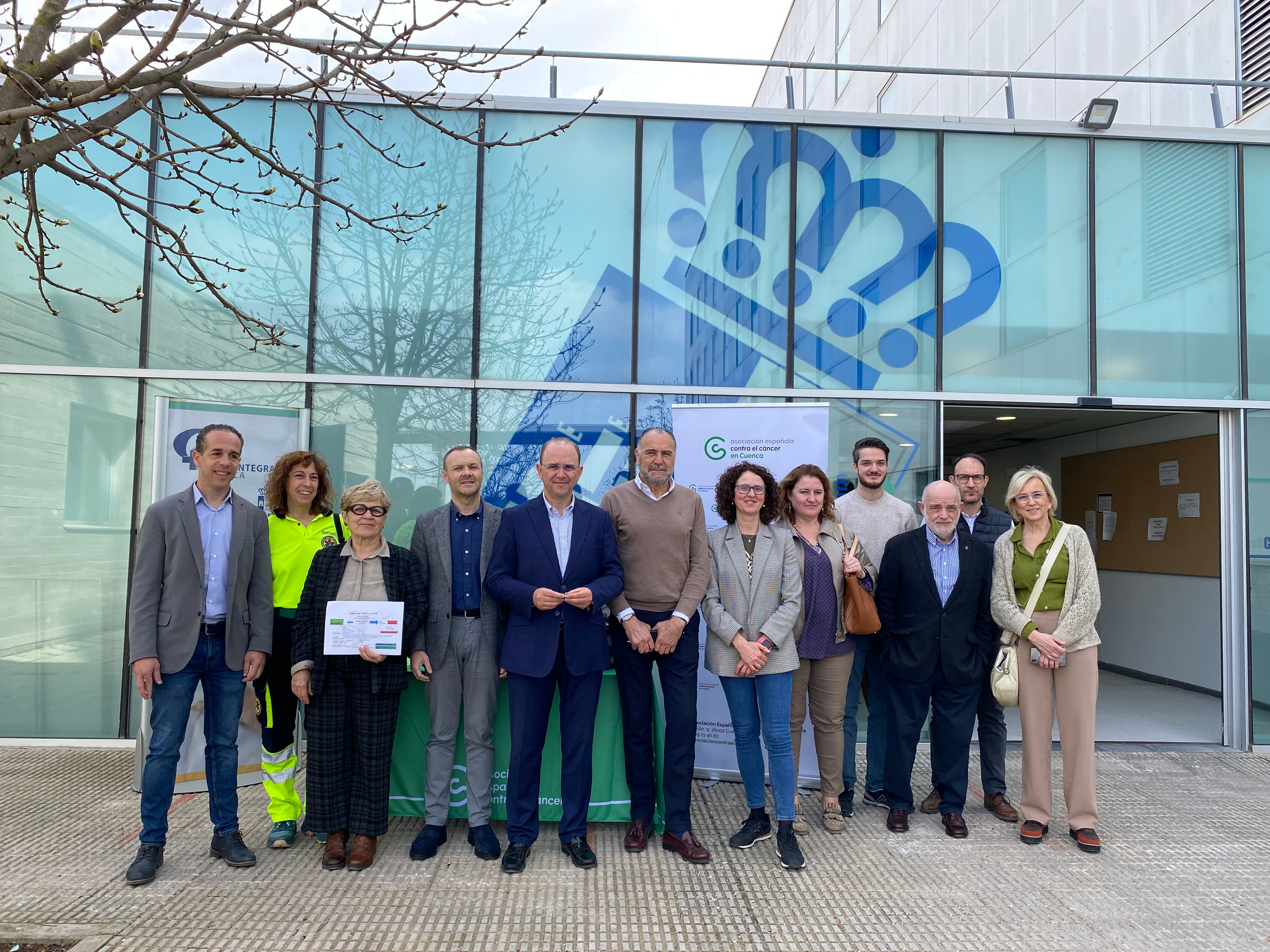 Autoridades locales y provinciales en el acto celebrado en Tarancón para animar a participar en el cribado contra el cancer