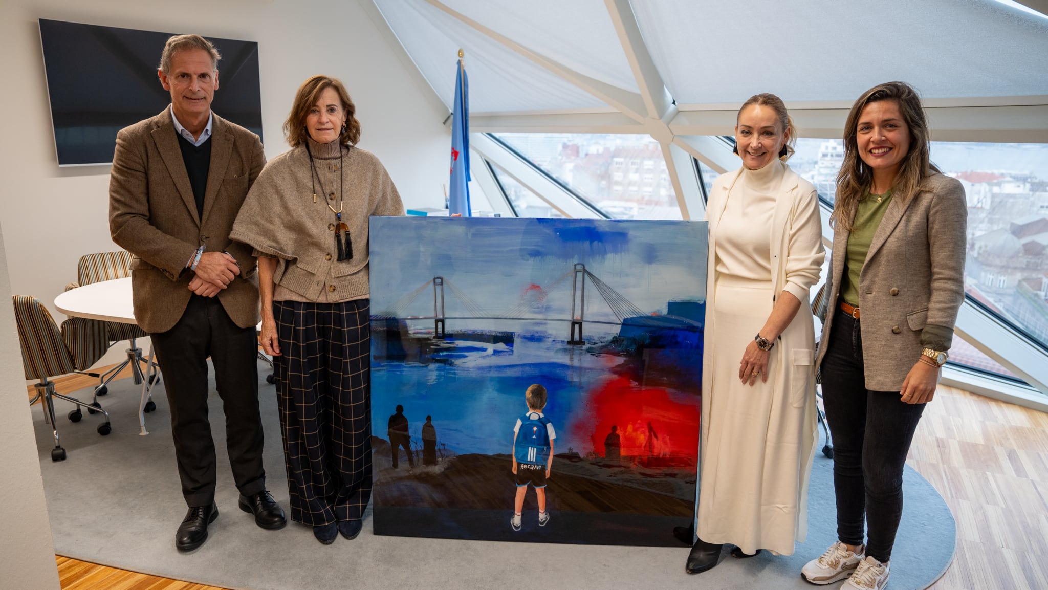 Germán Arteta, Toya García, Marián Mouriño y Xisela Aranda junto al cuadro de la artista viguesa