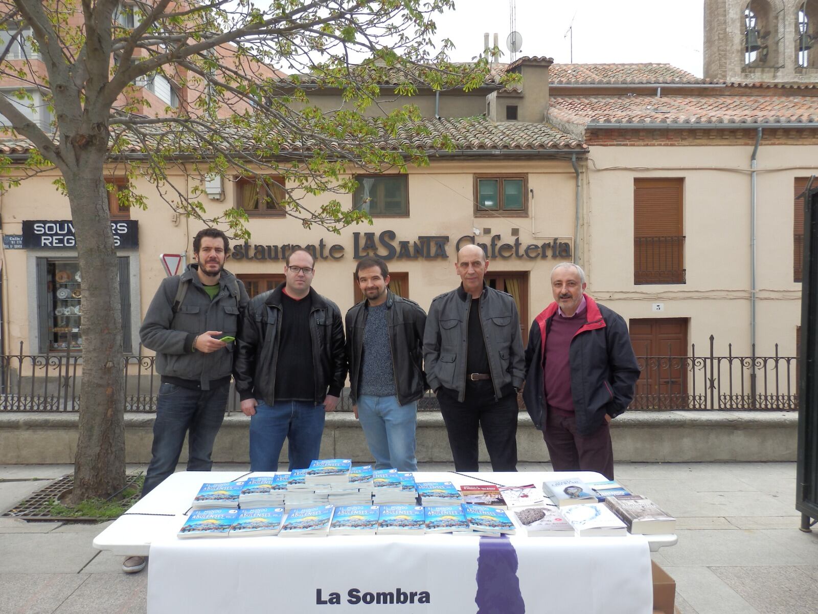 La venta del libro colaborativo en la Feria del Libro de Ávila ha sido un clásico en la asociación