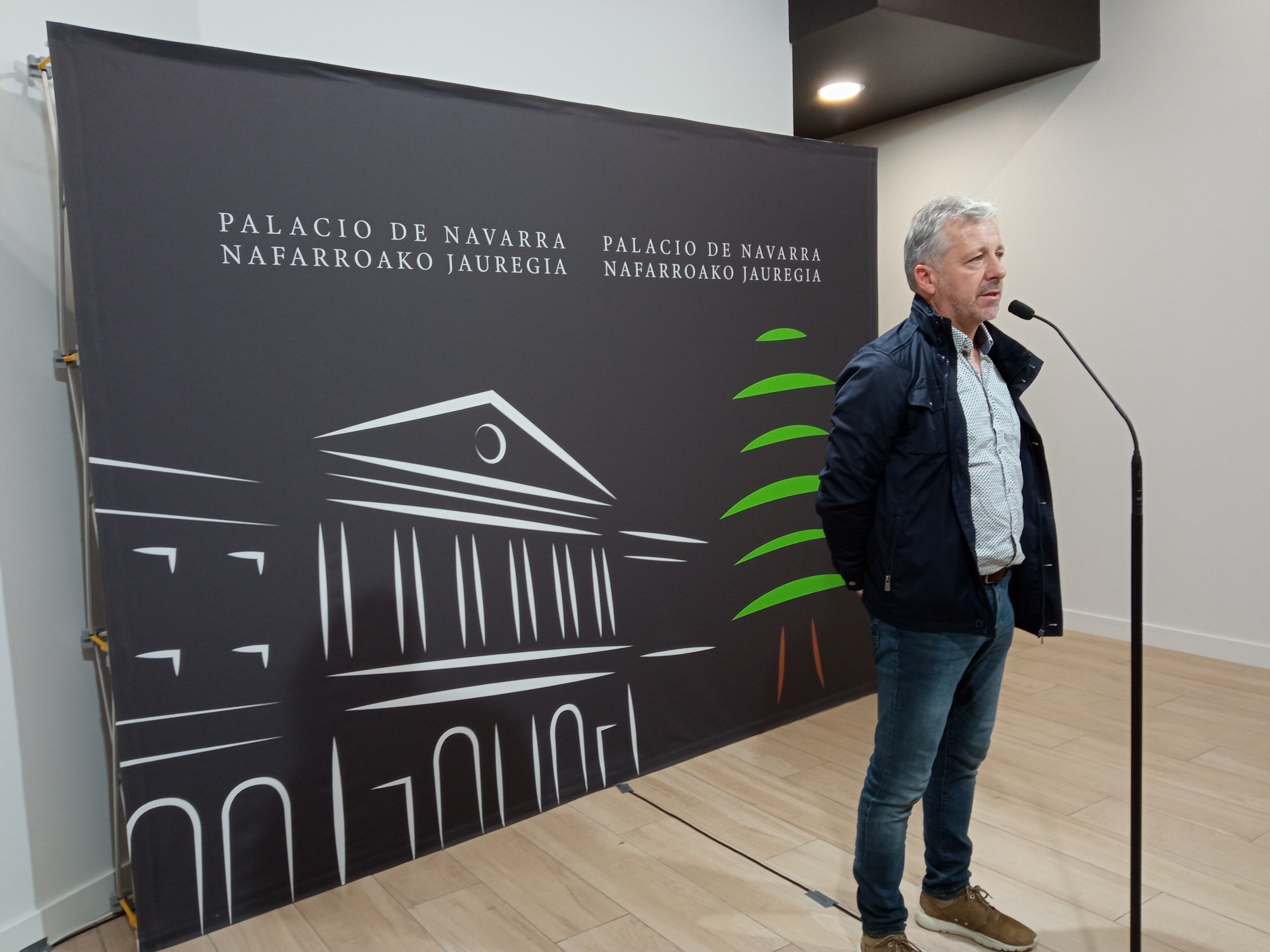 Félix Bariáin, de UAGN, antes de entrar a la reunión de la CES