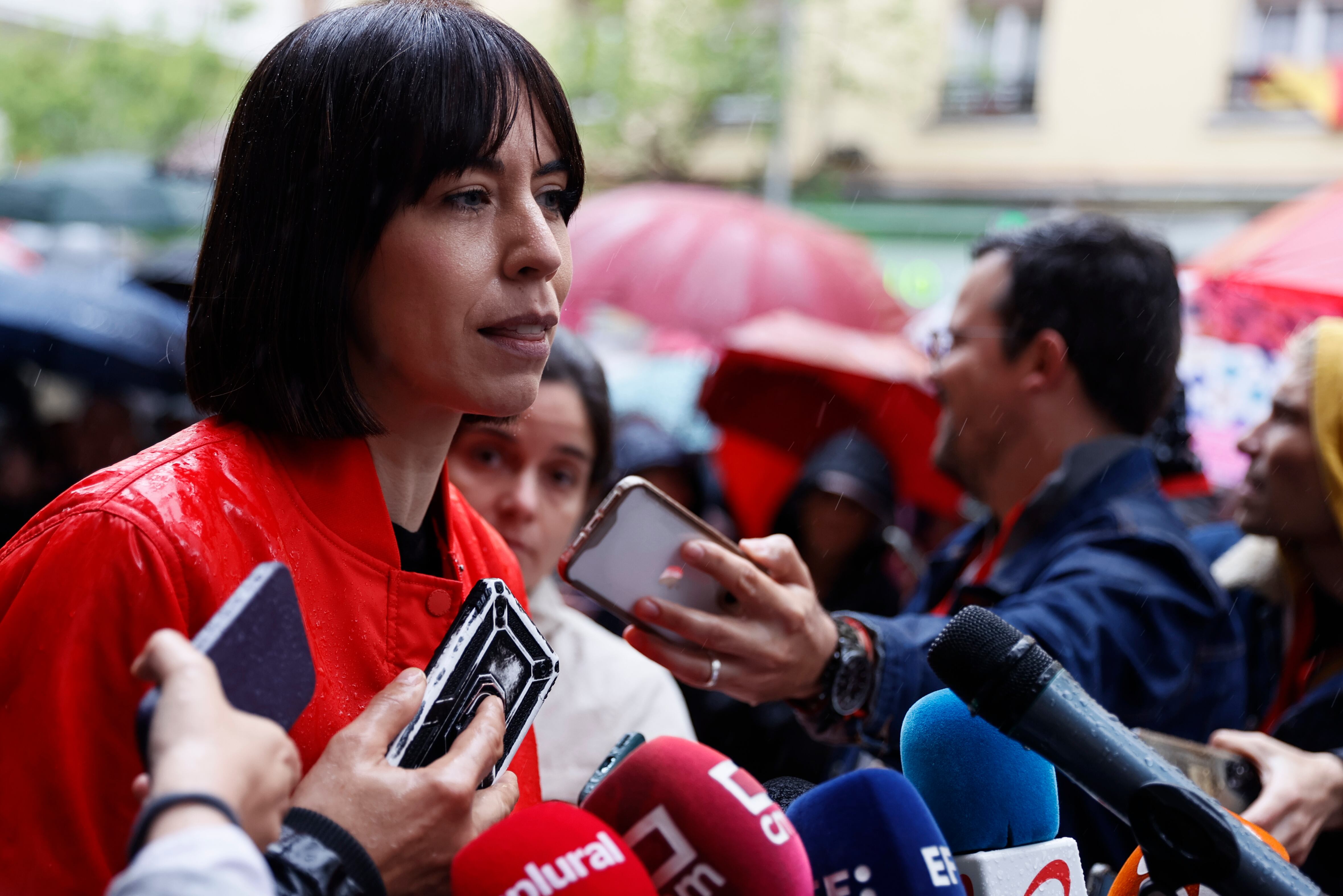 La secretaria general del PSPV y ministra de Ciencia, Innovación y Universidades, Diana Morant, atiende a los medios a su llegada a la sede socialista de Ferraz, donde este sábado se ha celebrado un Comité Federal.