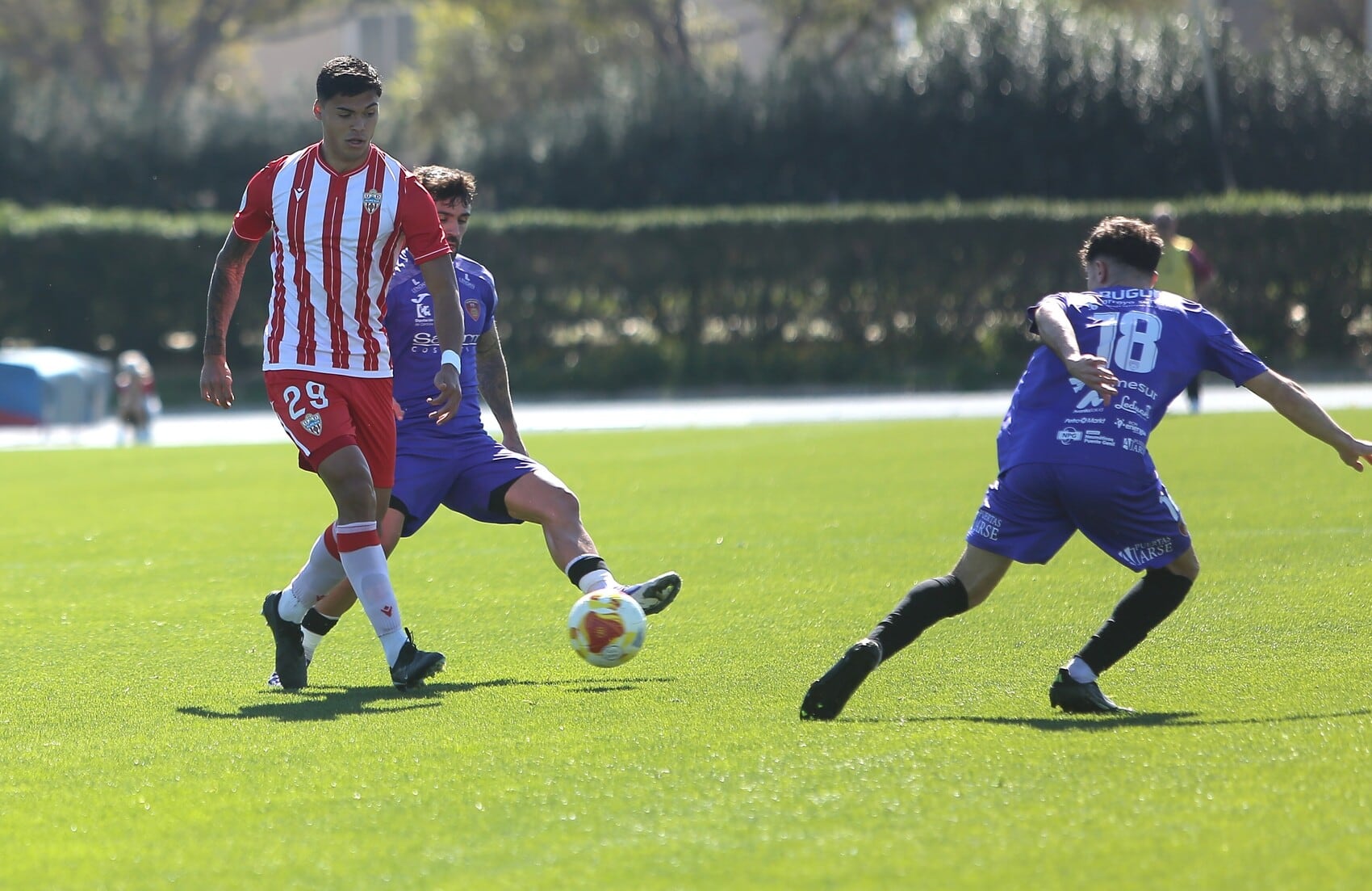 Pedro Fidel es un futbolista por el que apuesta el Almería como central del futuro.