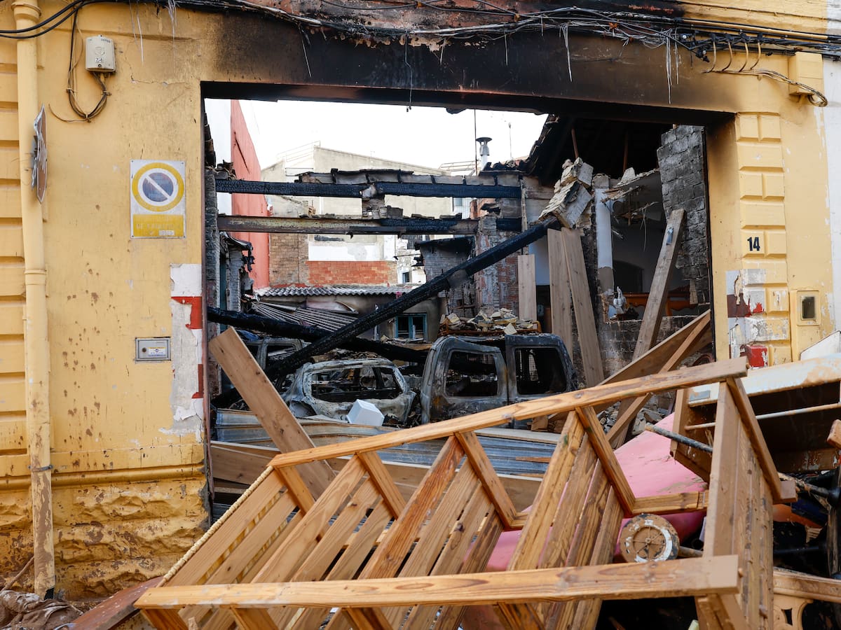 "No hemos podido salvar nada. Solo quedan las cuatro paredes": dos libreras valencianas cuentan la historia de cómo sus librerías quedaron arrasadas por la DANA