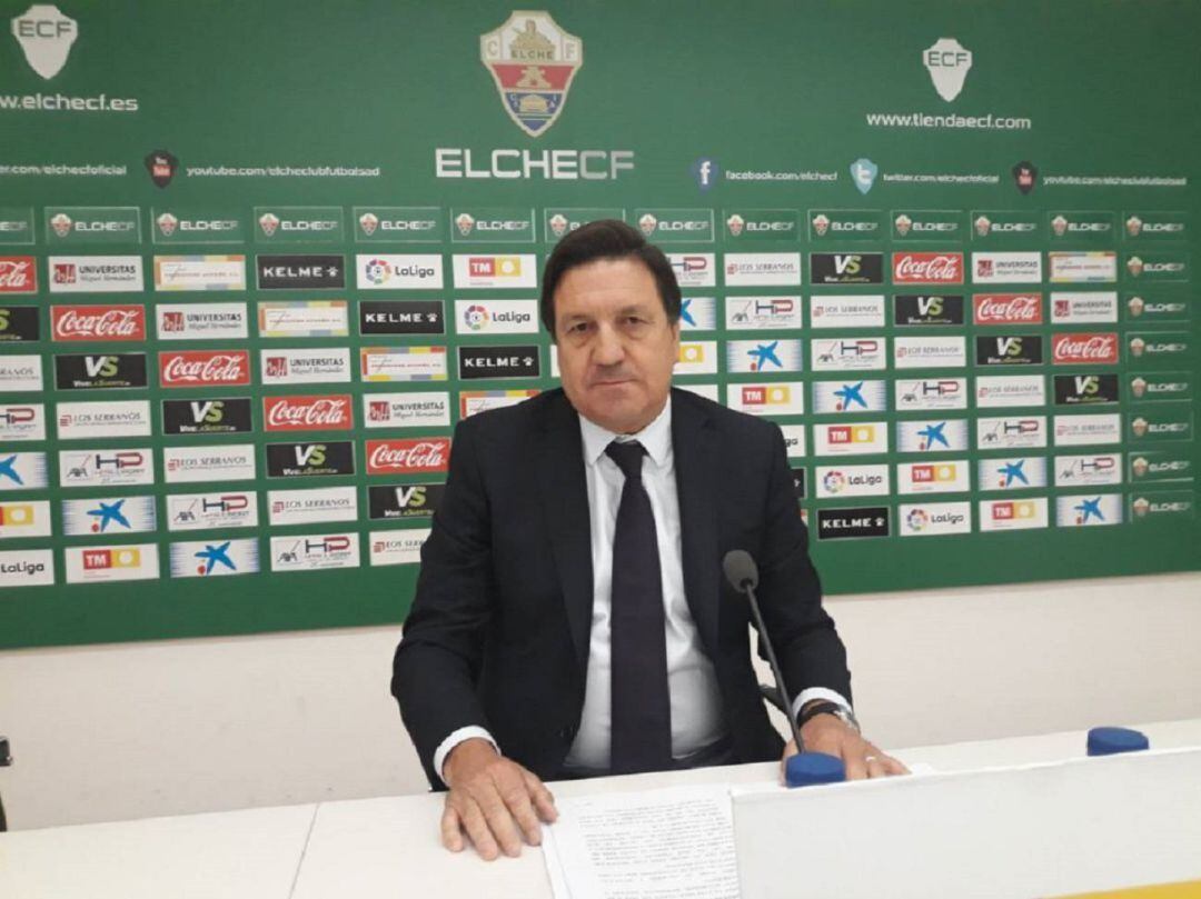 El accionista mayoritario del Elche, José Sepulcre, en la Sala de Prensa del Club