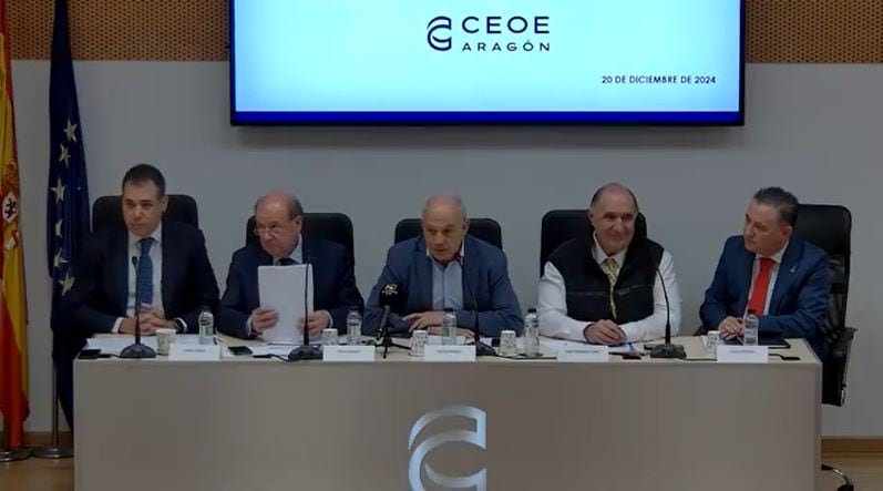 Benito Tesier, Félix Longás, Miguel Marzo, Fernando Luna y Juan Ciércoles, en la presentación del balance de CEOE Aragón