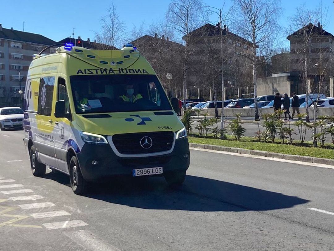 Una ambulancia de Osakidetza en Vitoria