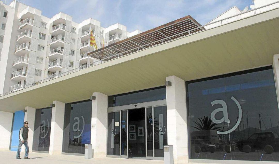 Imagen de la fachada del Ayuntamiento de Sant Antoni