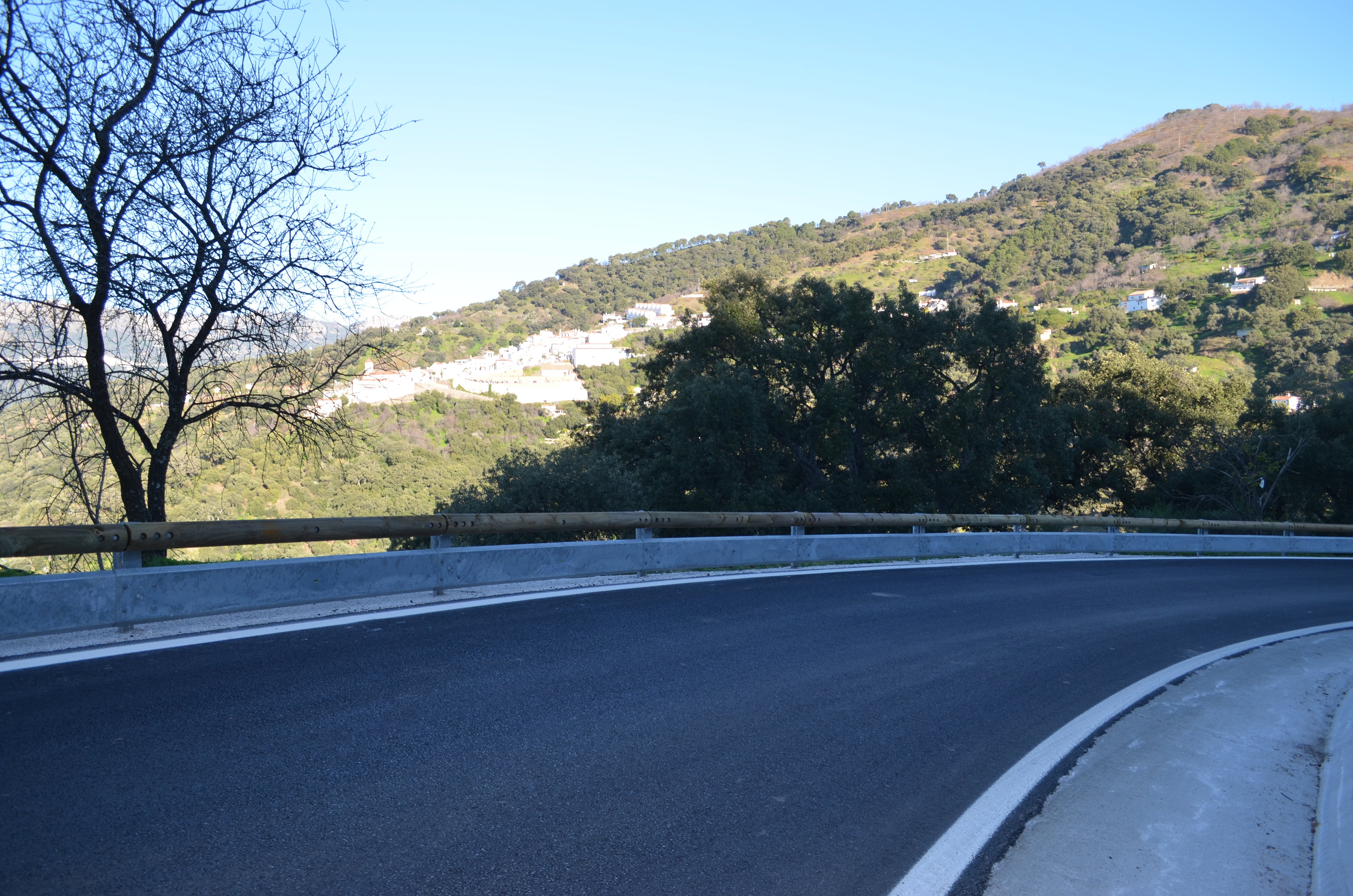 Carretera MA-8302, que conecta Genalguacil y Peñas Blancas