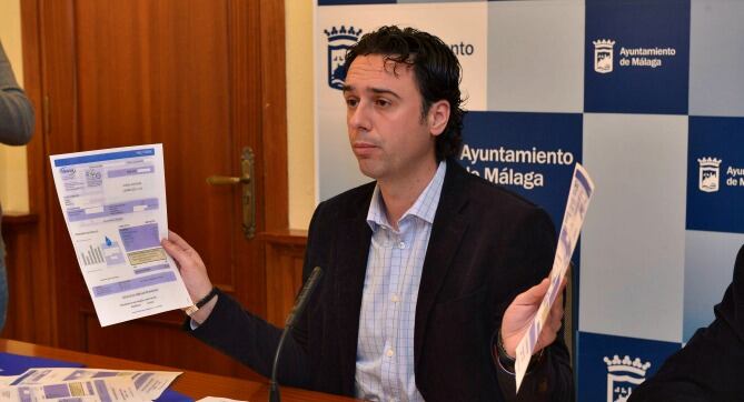 El concejal de Medio Ambiente, Raúl Jiménez, durante la rueda de prensa sobre la tarifa del agua