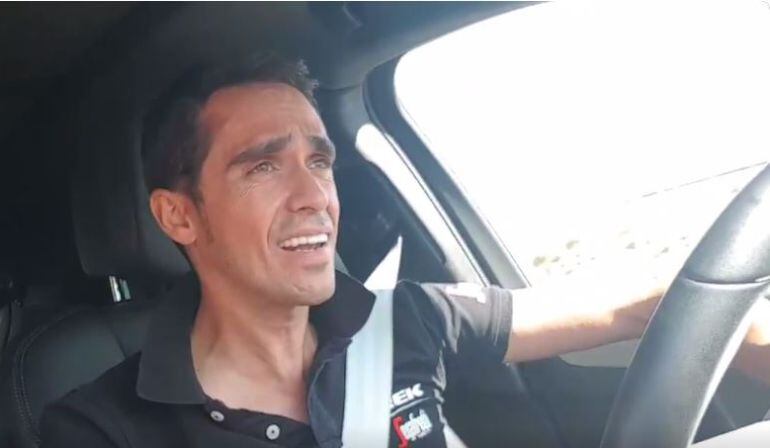 Vídeo de Contador cantando en su coche. 