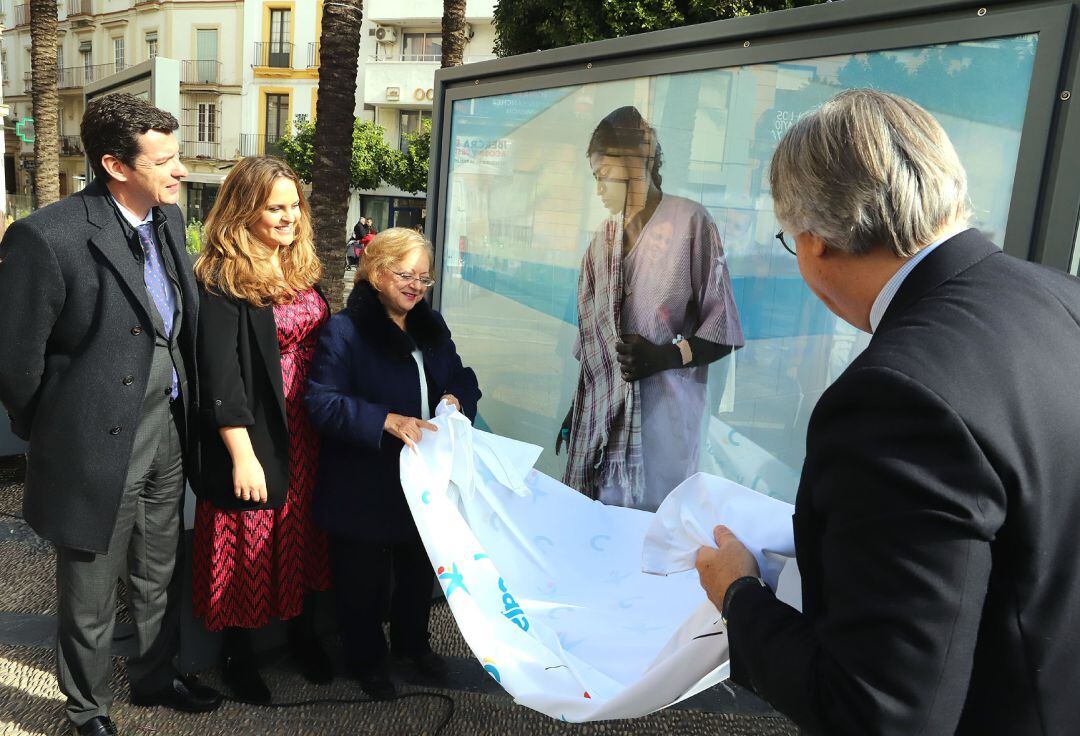 Uno de los momentos de la inauguración de la muestra en la plaza del Arenal