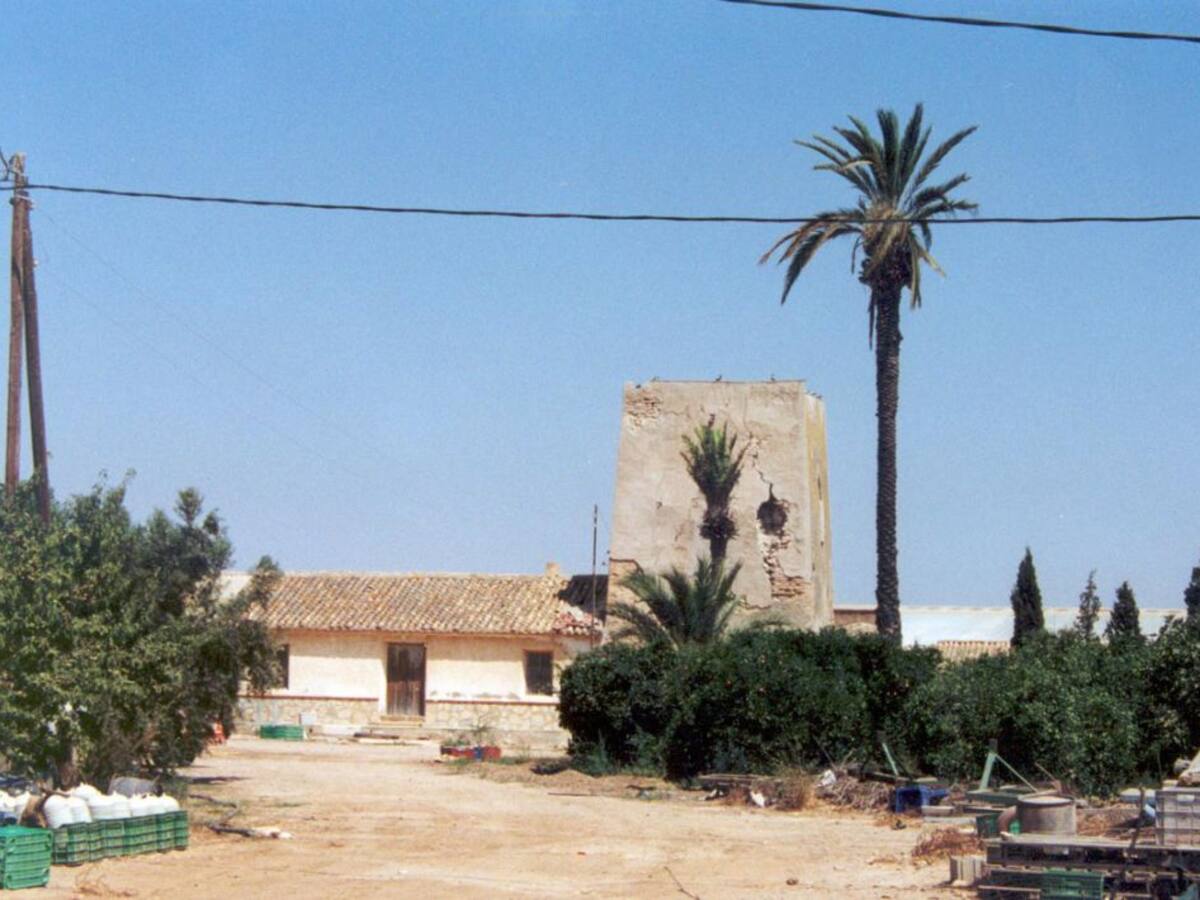 Rescatado en Cartagena un anciano de 90 años atrapado con su vehículo en el barro varios días