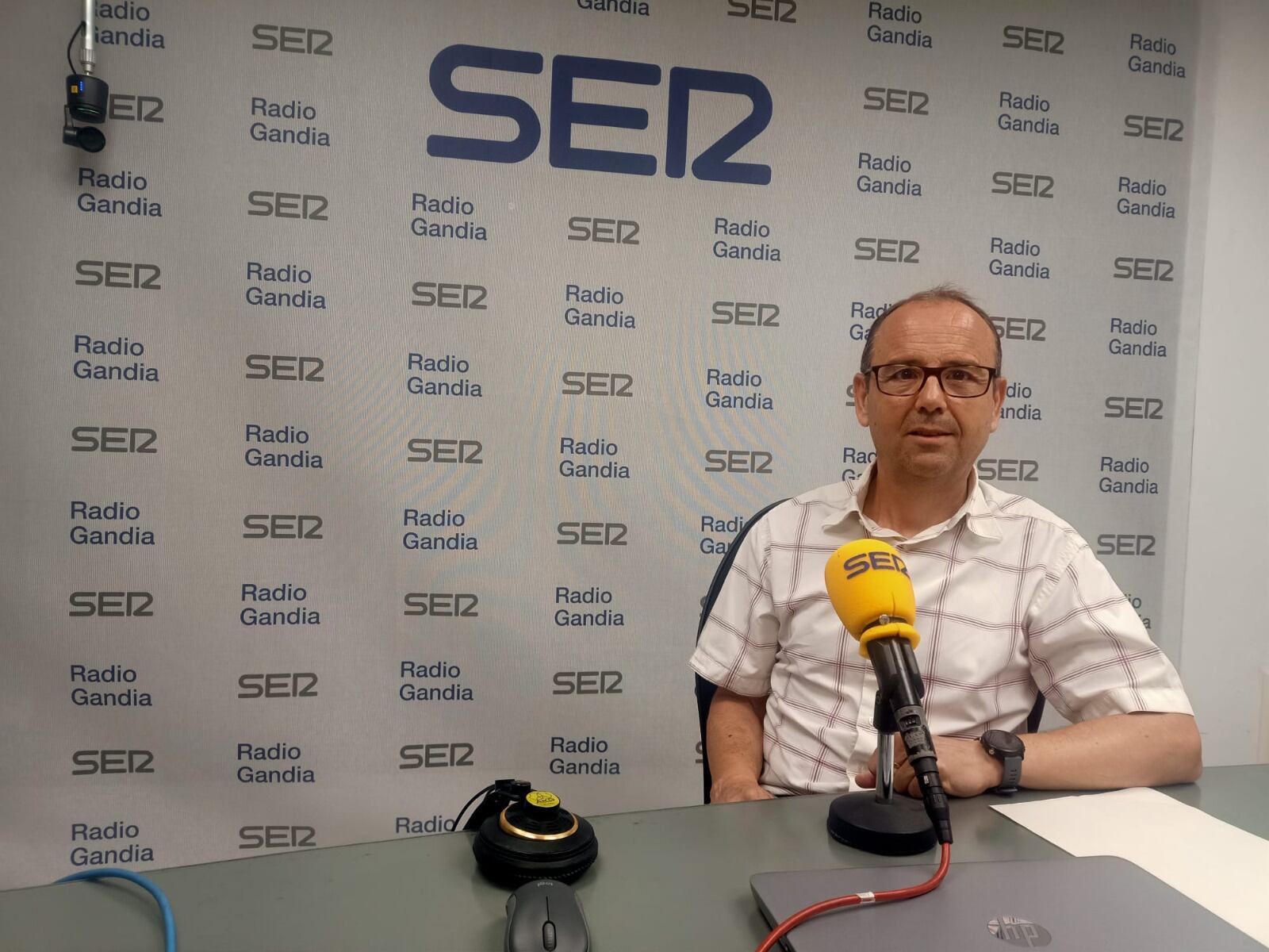 José Ángel Núñez, jefe de climatología de la AEMET CV en los estudios de Radio Gandia.