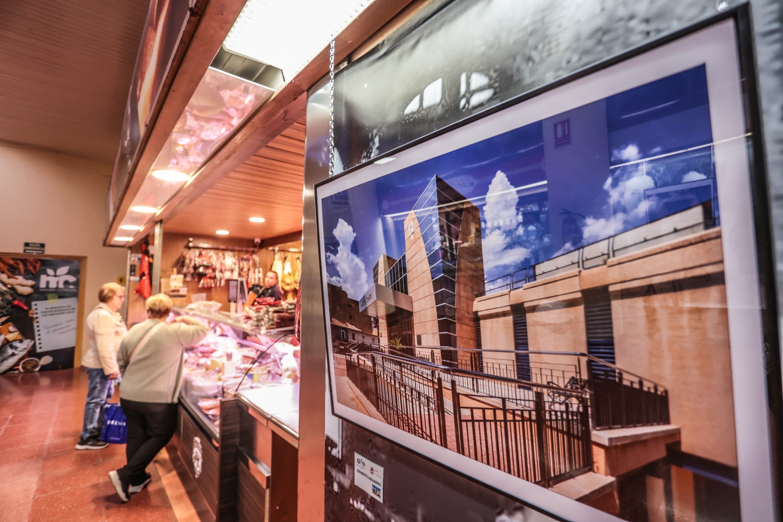 La exposición fotográfica recorre a través del tiempo la evolución del Mercado Central de Elda