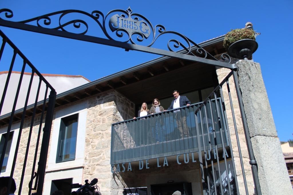 La Casa de la Cultura, que también es la Oficina de turismo, es una casona serrana del siglo XIX recientemente rehabilitada que cuenta con un espacio para exposiciones, en el que se puede encontrar una muestra de 200 fotografías del fondo patrimonial de la familia Martínez Planas