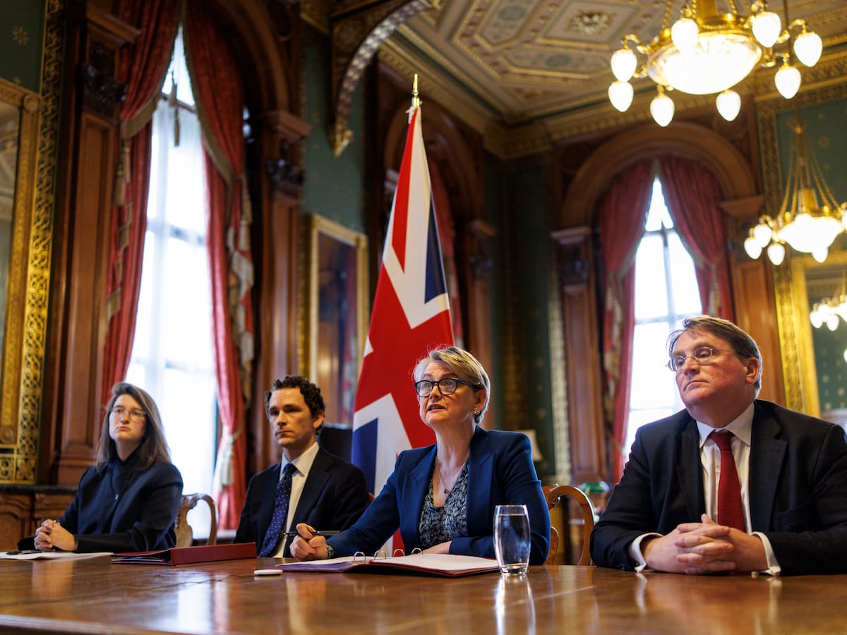 Reino Unido convoca a 40 países para buscar fórmulas conjuntas que permitan reabrir el estrecho de Ormuz