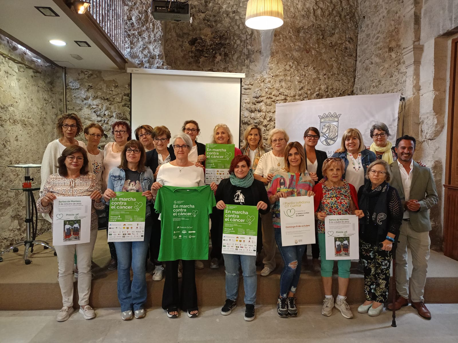 Voluntarias y colaboradores en la III Marcha contra el Cáncer de Cuéllar