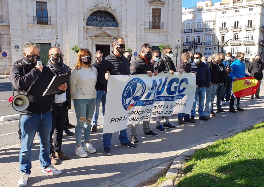 Concentración de la Asociación Unificada de Guardias Civiles en València. 