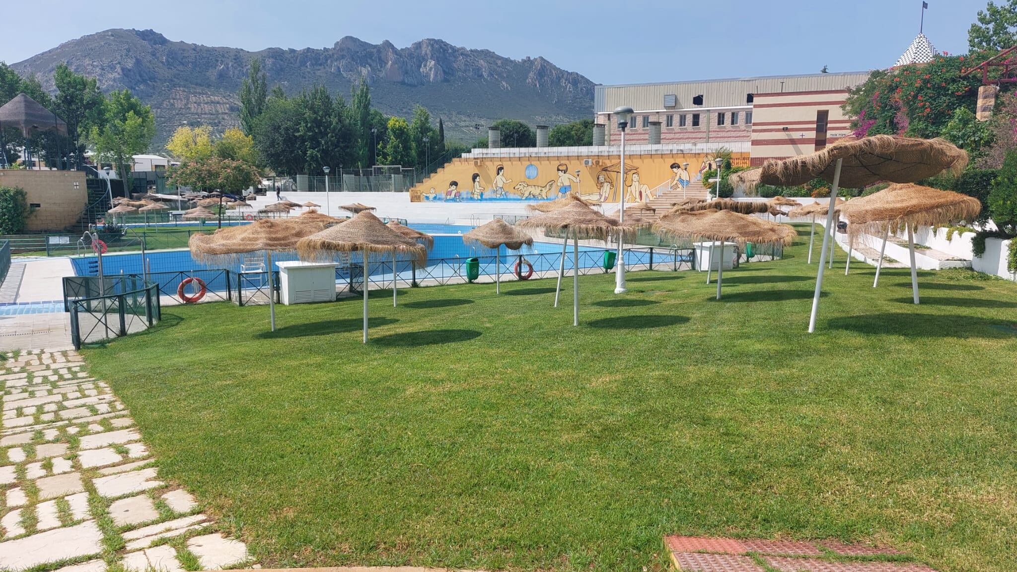 Aspecto que presentan las instalaciones de la Piscina Municipal del Complejo Polideportivo Palomares