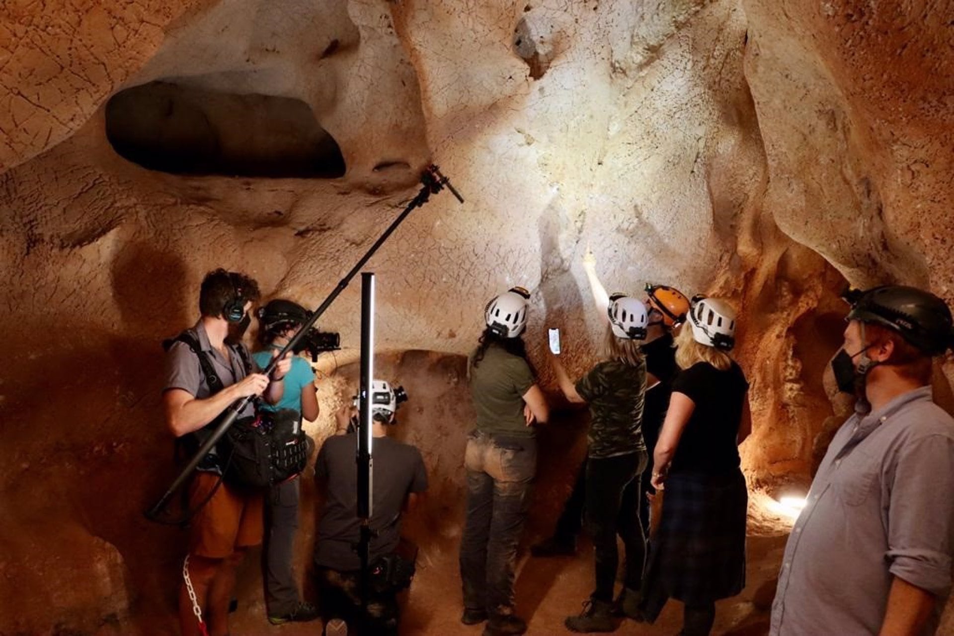 Las cuevas de Rincón de la Victoria, protagonistas de los nuevos documentales de National Geographic