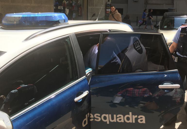 Els Mossos s'emporten d'un domicili de Barcelona el detingut per l'assassinat del president de la FOEG, Jordi Comas