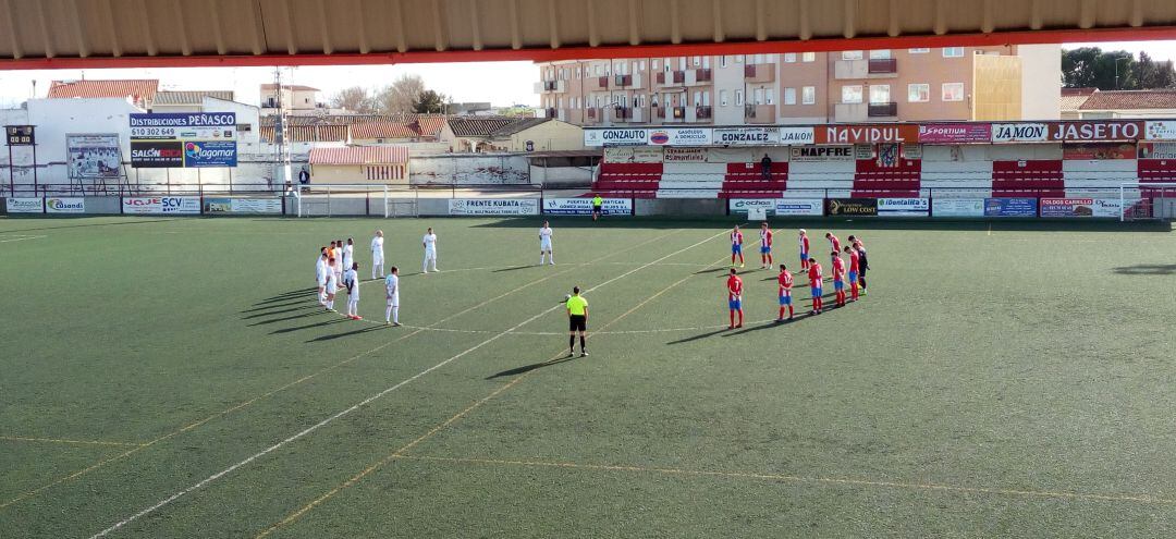 Minuto de silencio previo al partido entre Torrijos e Illescas