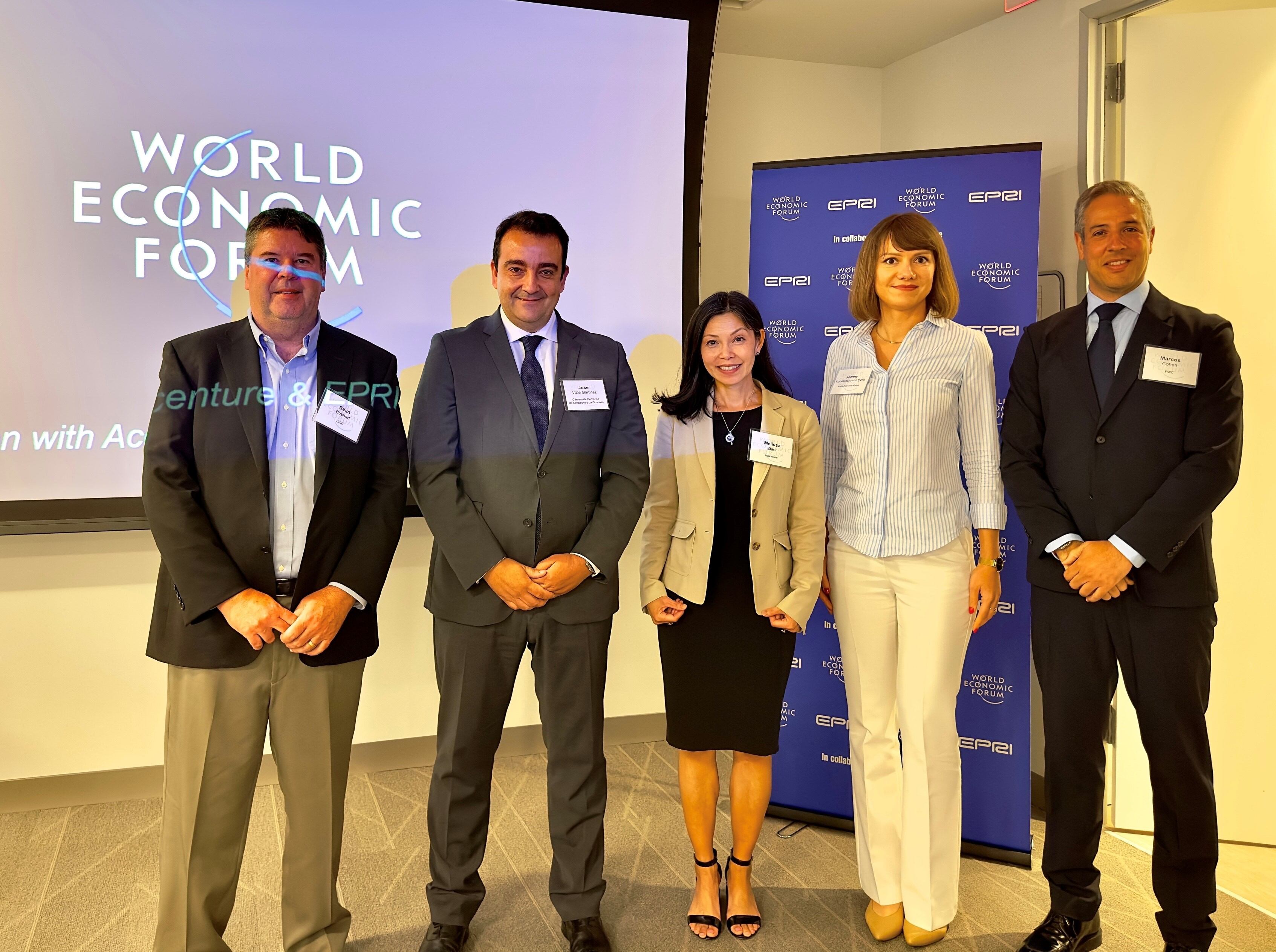 José Valle, presidente de la Cámara de Comercio de Lanzarote y La Graciosa (segundo por la izquierda), en el Foro Económico Mundial.