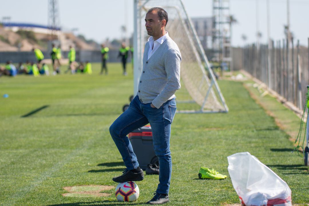 Jorge Cordero en un entrenamiento del Elche en el Anexo