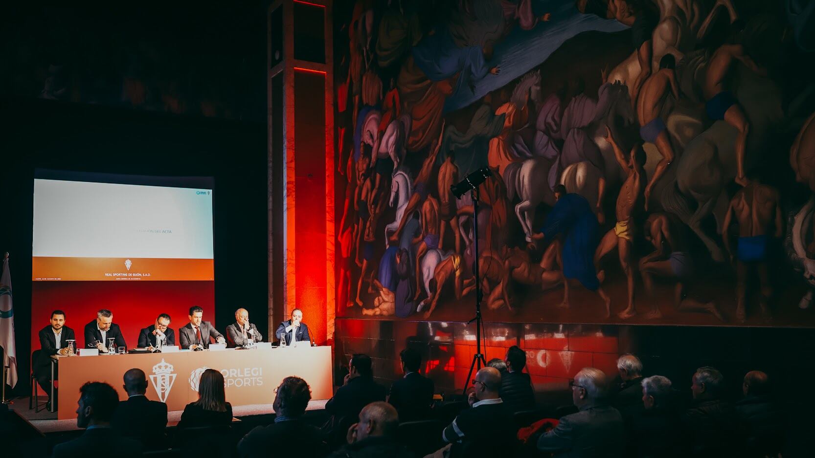 Junta de accionistas del Sporting, celebrada en la Sala de Pinturas de La Laboral.