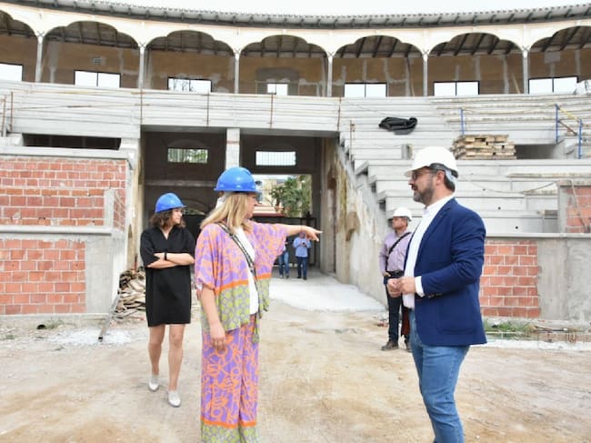 El alcalde de Lorca en funciones, Diego José Mateos, visita las obras de rehabilitación de la Plaza de Toros