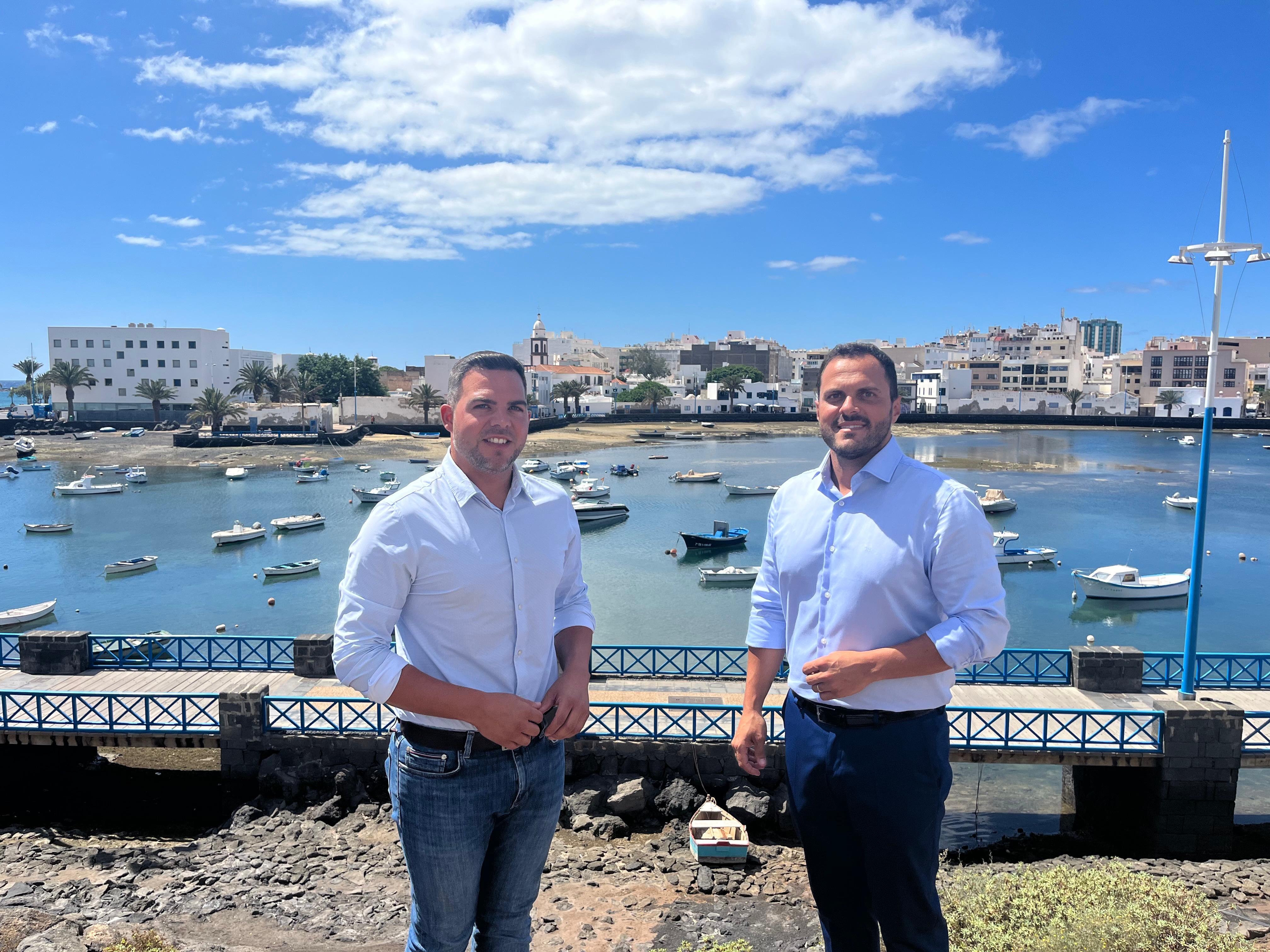 Jacobo Medina, consejero de Obras Públicas Cabildo de Lanzarote y Yonathan de León, alcalde de Arrecife