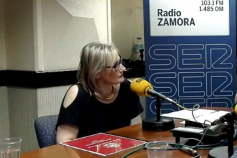 La presidenta del Zamora CF en los estudios de Radio Zamora en septiembre de 2017