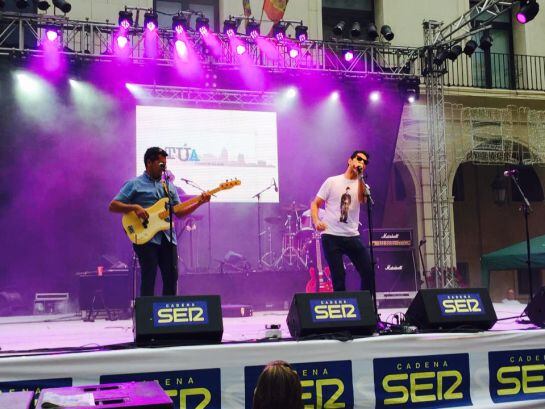 La plaza del Ayuntamiento y la plaza de Gabriel Miró acogieron los escenarios musicales.