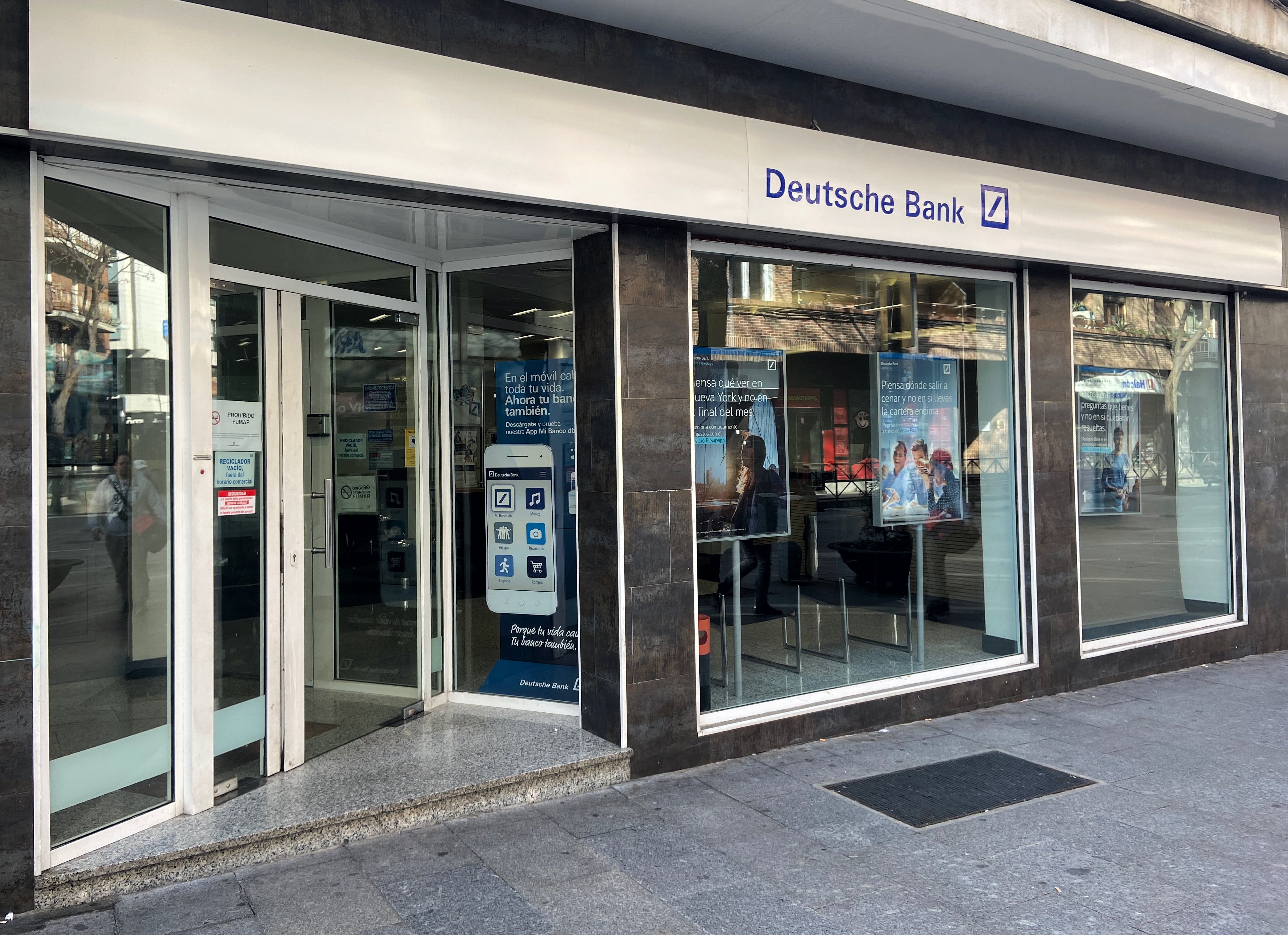 Imagen exterior de una sucursal de Deutsche Bank en Madrid (Photo by Eduardo Parra/Europa Press via Getty Images)