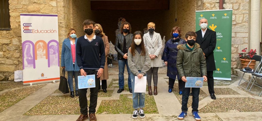 Foto de familia con los ganadores del Certamen de Literatura infantil &#039;Ciudad de Jaén&#039;