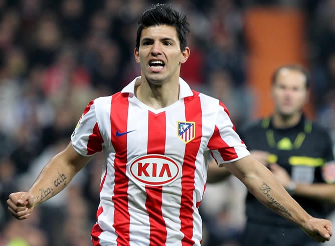 Agüero celebra el primer gol