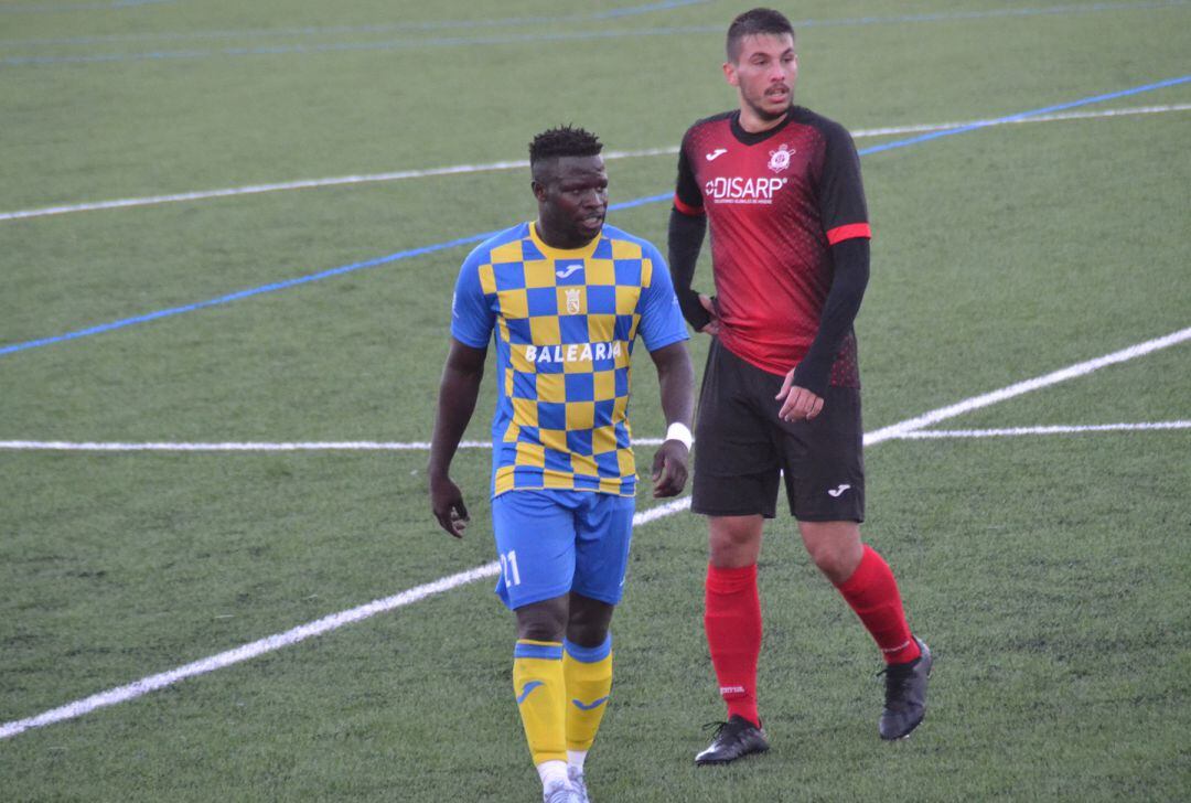 Faye marcado por un defensor del Portuarios.