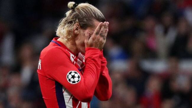 Antoine Griezmann se lamenta durante el encuentro ante el Qarabag