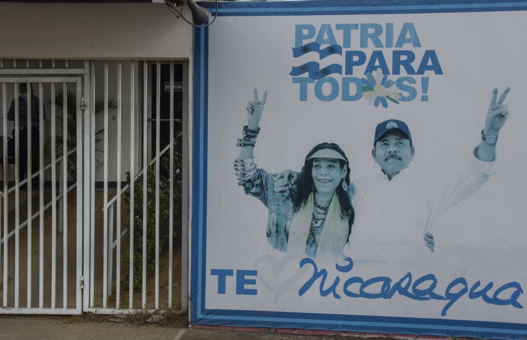 El presidente de Nicaragua, Daniel Ortega, en el poder desde 2007 y su mujer y vicepresidenta Rosario Murillo, han castigado con cárcel y destierros a la promotora de Miss Nicaragua y a su familia.