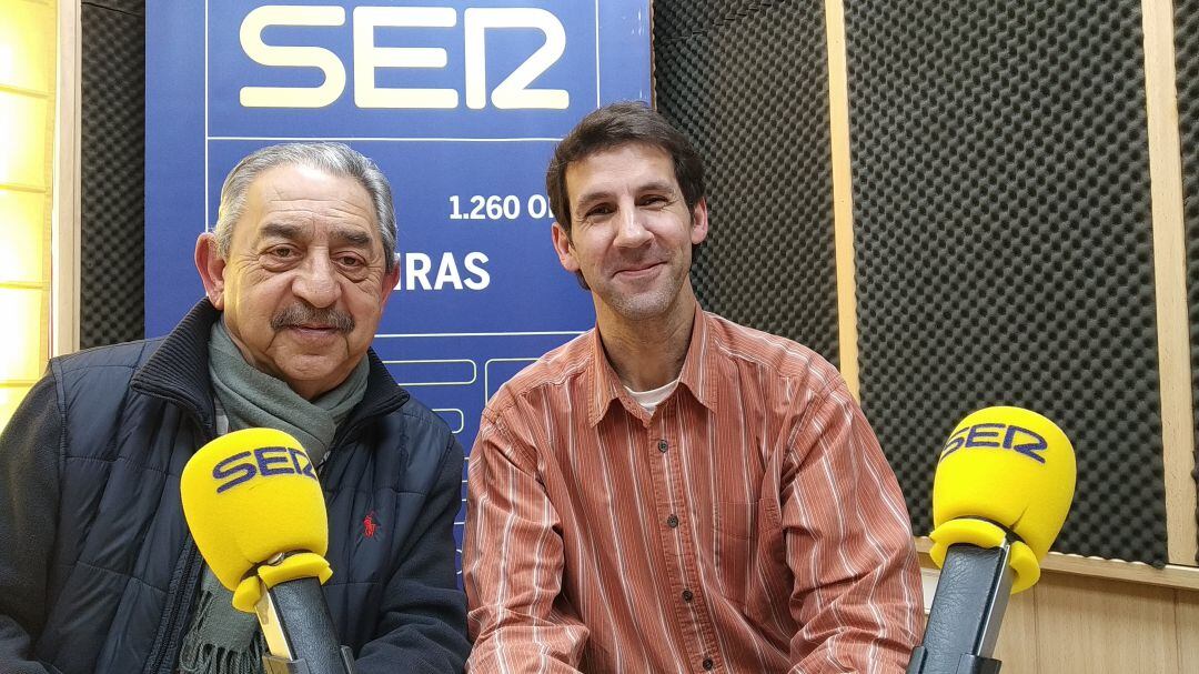 Pepe vargas, presidente de Honor de la Sociedad del cante Grande de Algeciras, acompaña al cantaor Perico "El Pañero" que actúa este sábado en la entidad flamenca.